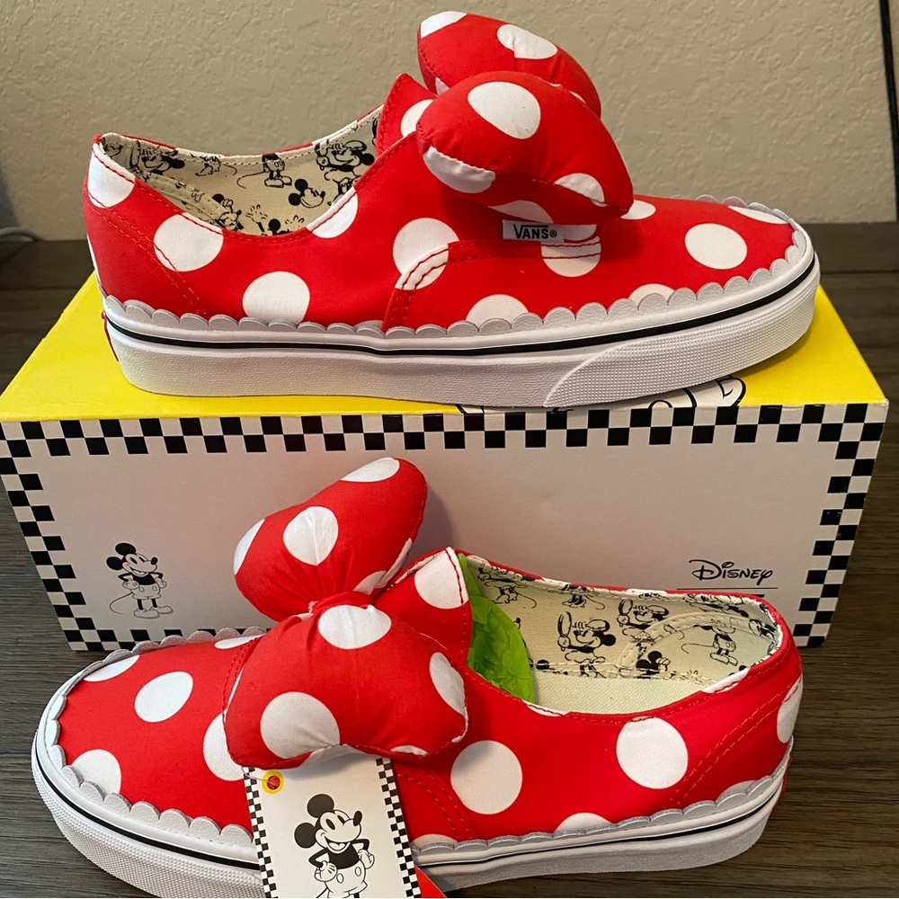 VANS X Disney. Vans Authentic Gore Disney Minnie Mouse Bow Polka Dot Slip Ons.